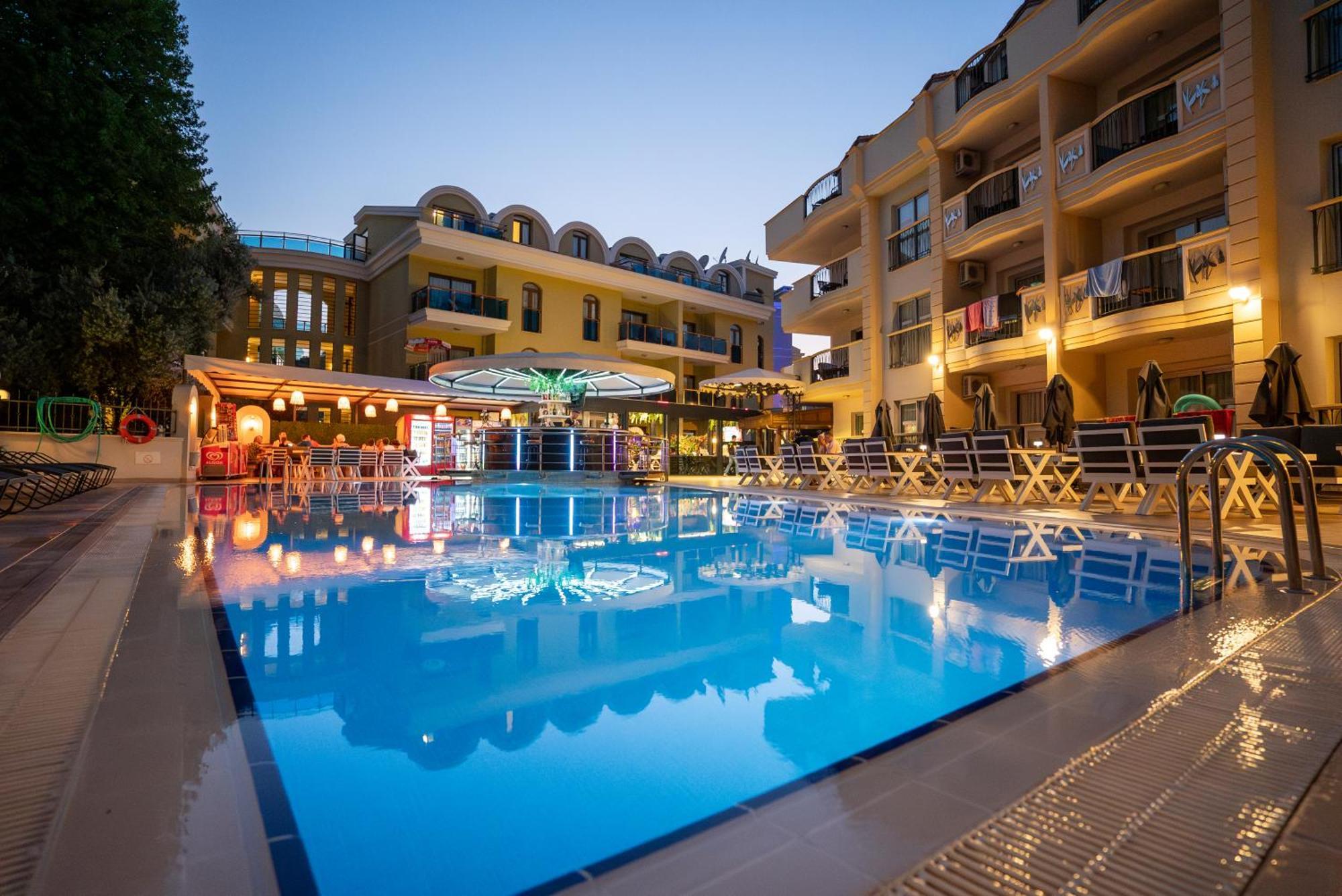 Club Karakas Apart Otel 马尔马里斯 外观 照片