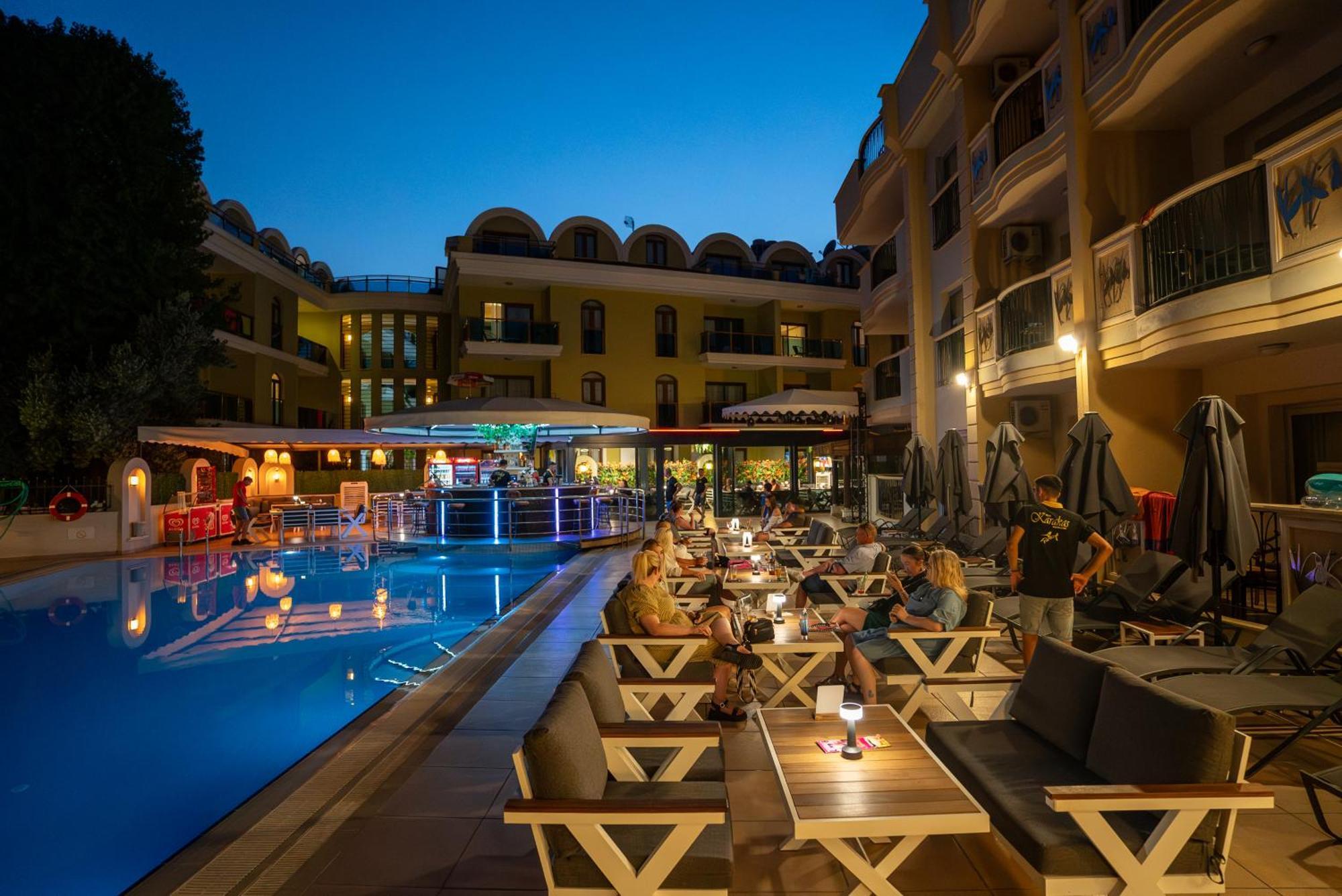 Club Karakas Apart Otel 马尔马里斯 外观 照片