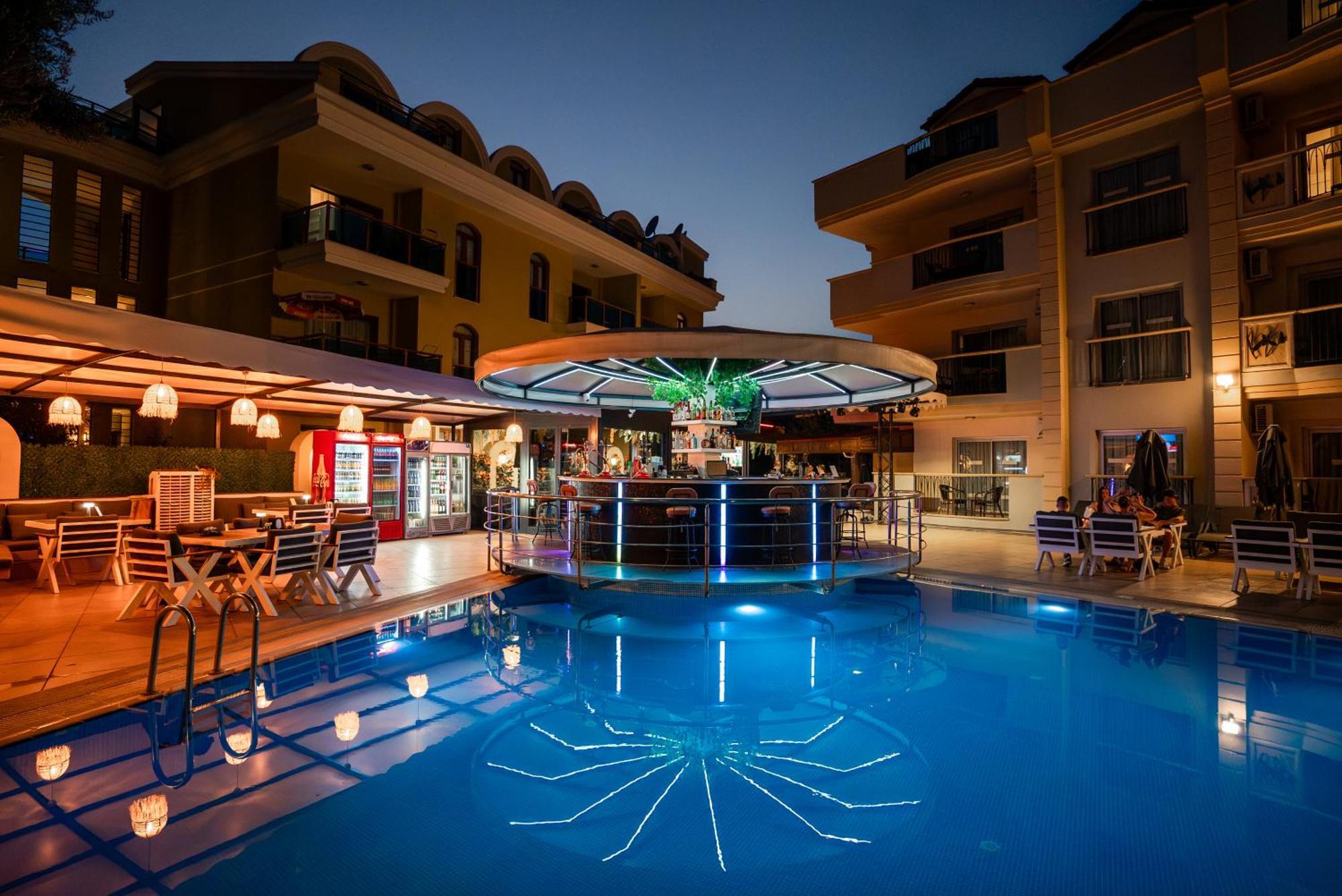Club Karakas Apart Otel 马尔马里斯 外观 照片