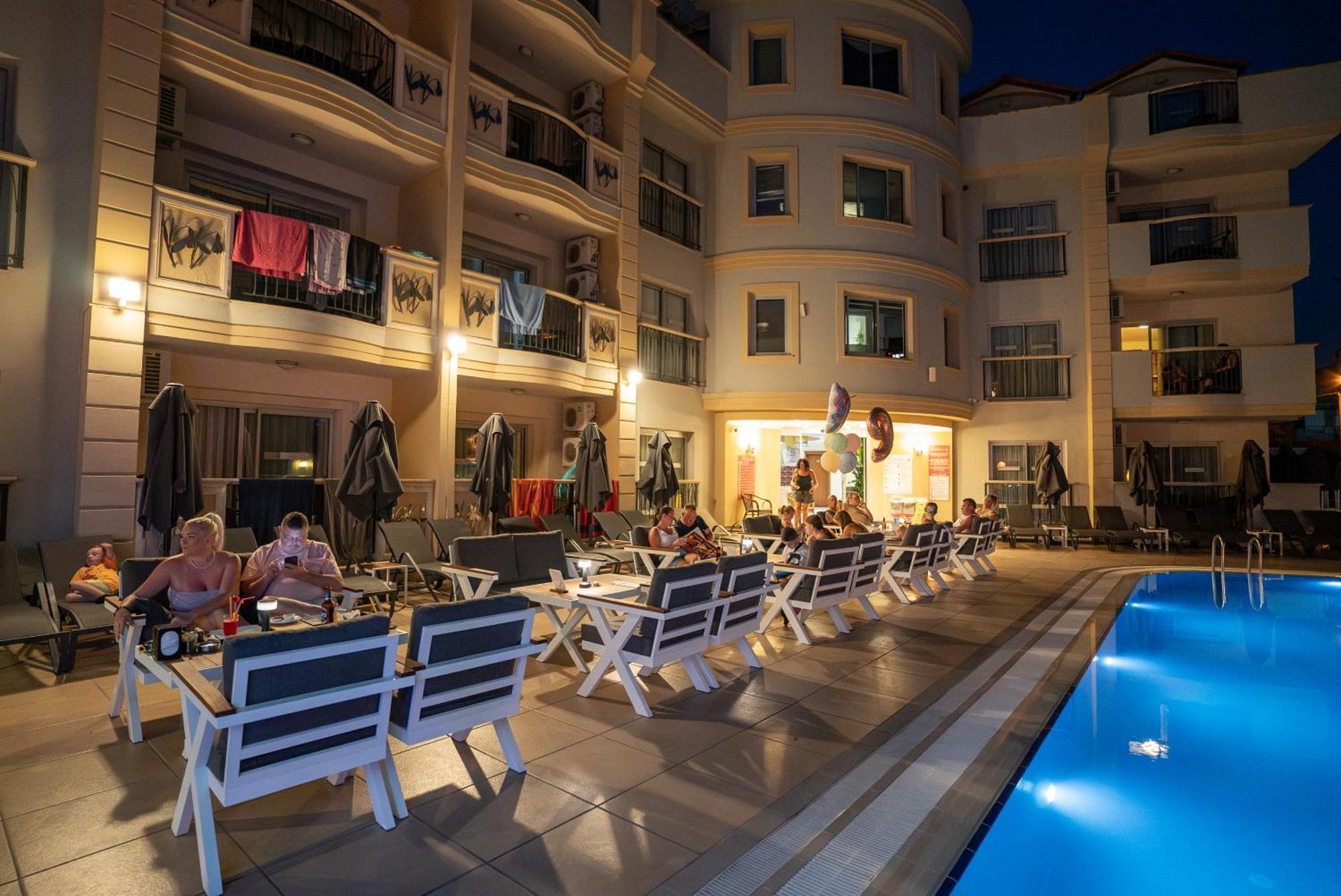 Club Karakas Apart Otel 马尔马里斯 外观 照片