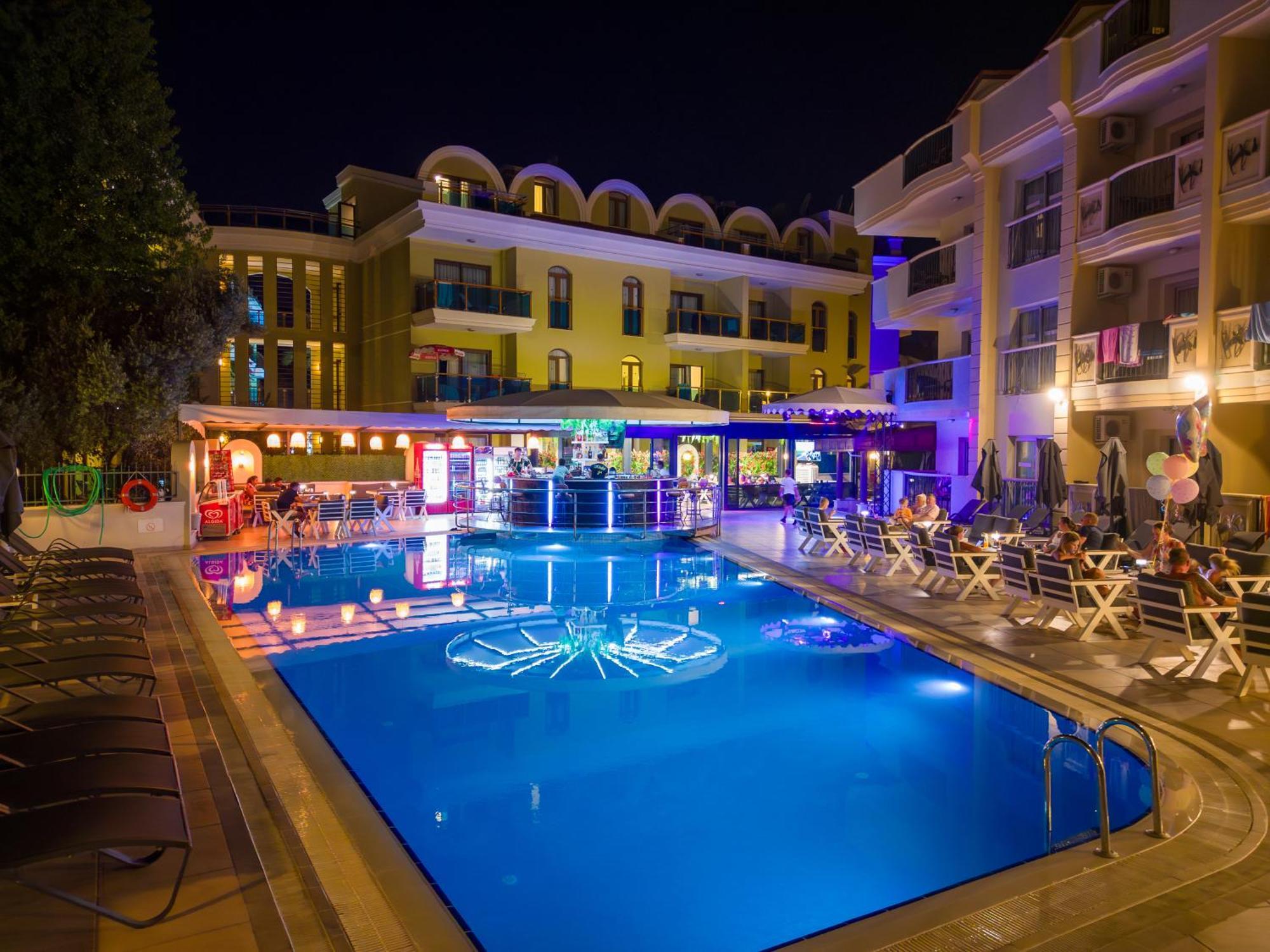 Club Karakas Apart Otel 马尔马里斯 外观 照片